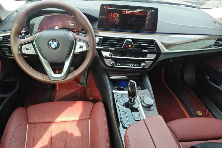 Used BMW 5 Series 2022 Second Facelift 530Li Luxury Edition Premium Package
