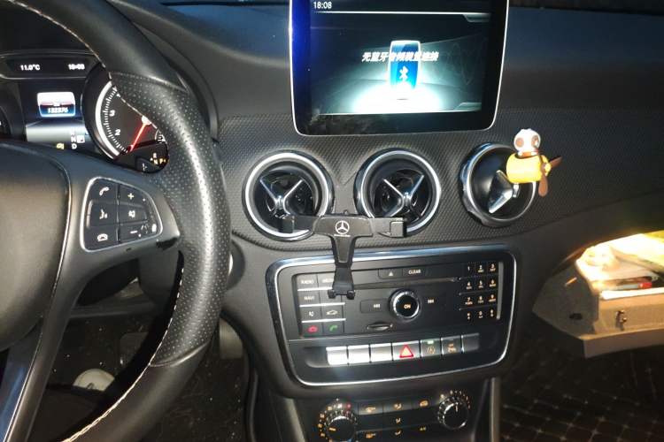 Used Mercedes-Benz GLA 2017 GLA 200 Sport Edition Audio And AC Panel