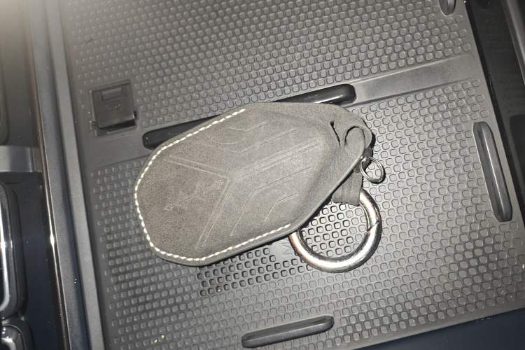 Used Formula Leopard Leopard 5 2023 Navigator Edition