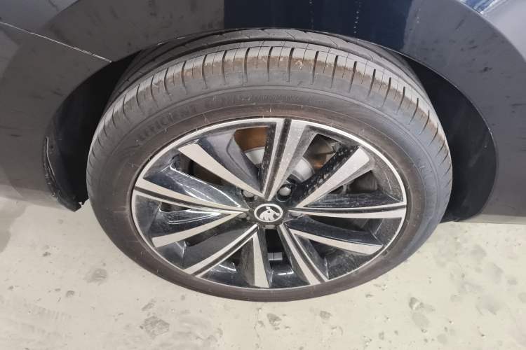 Used Skoda Superb 2024 TSI280 DSG Luxury Edition Right Rear Wheel Hub
