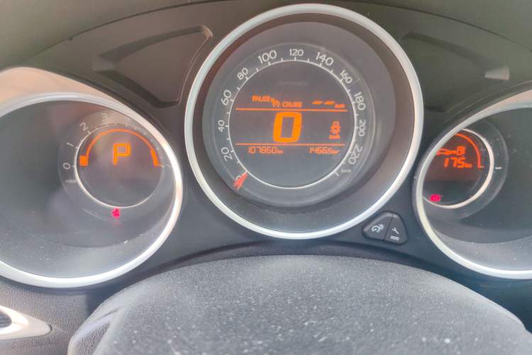 Used Citroen C4L 2014 1.6THP Intelligent Drive Automatic Dynamic Model Odometer Close Up