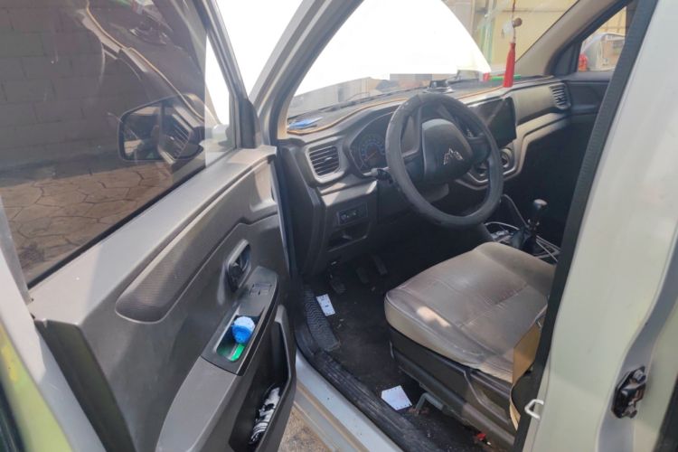 Used Wuling Hongguang V 2019 1.5L Standard Version China VI LAR
