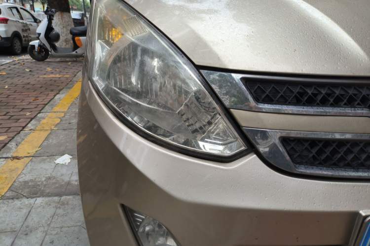 Used Wuling Rongguang V 2018 1.5L Practical Version Right Front Headlight
