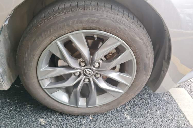 Used Toyota Avalon 2019 Dual-Engine 2.5L Luxury Edition China VI Standard Right Front Wheel Hub