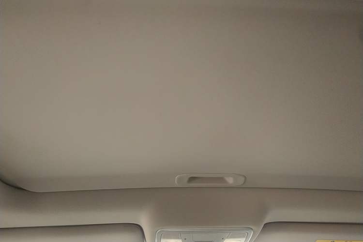 Used CHANGAN Eado 2019 High-Energy Edition 1.6L GDI Manual Pioneer Model China VI Standard Headliner