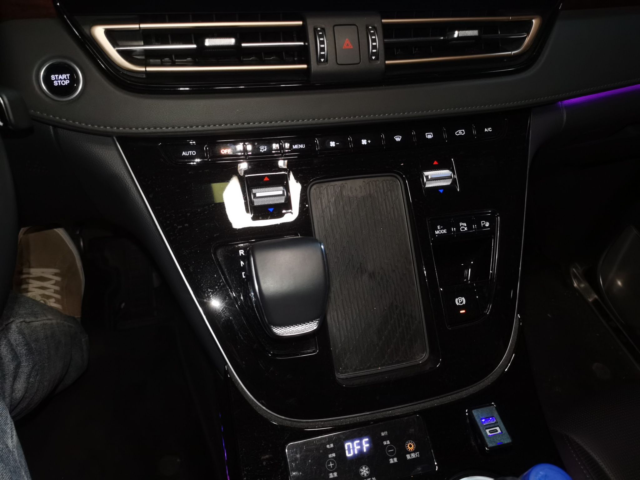 Hongqi HQ9 PHEV 2024 2.0T Four-Wheel Drive Luxury Edition — снимка 11