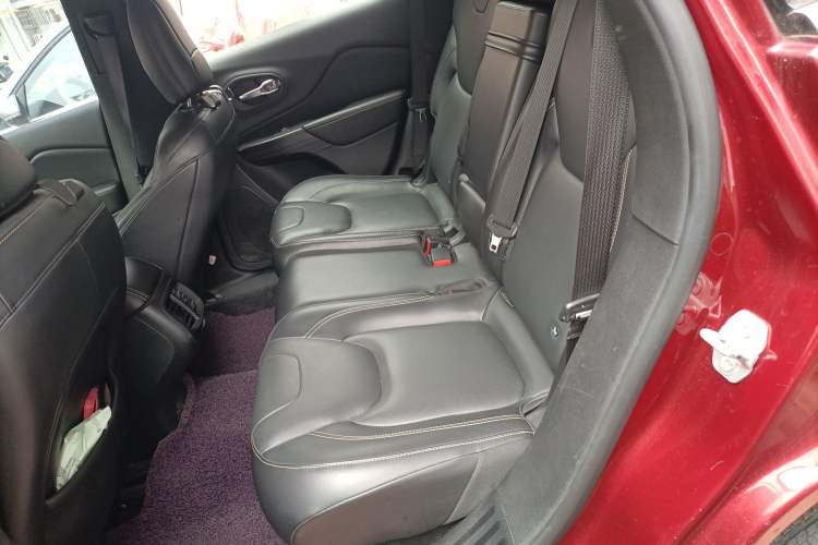 Used Jeep Cherokee 2016 2.0L Superior Edition