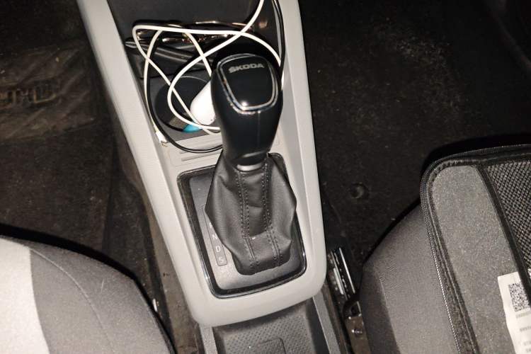 Used Skoda Fabia 2017 1.4L Automatic Car Enjoy Edition Gear Lever