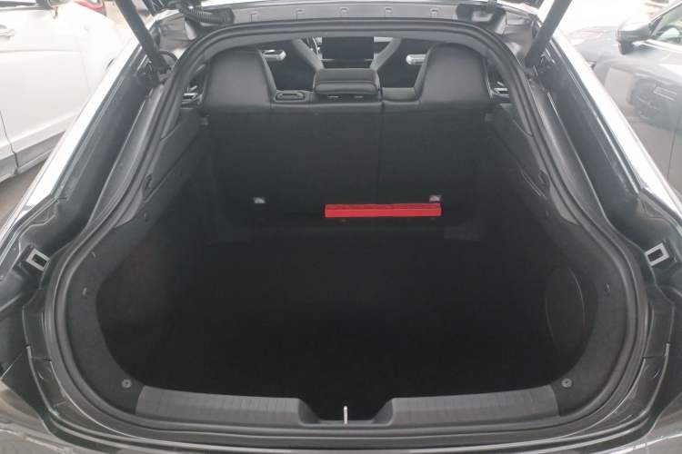 Used CHANGAN UNI-V 2025 Model Third-Generation 1.5T 500Bar Prestige Edition Trunk