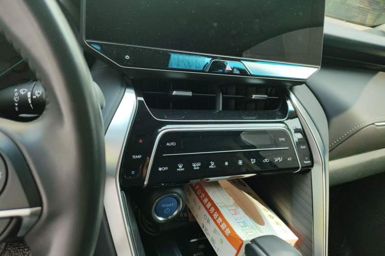 Used Toyota Harrier 2022 Dual-Engine 2.5L CVT Four-Wheel Drive Luxury Edition Audio And AC Panel