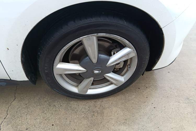 Used ORA Good Cat 2022 400km Standard Range Luxury Version Lithium Iron Phosphate Right Front Wheel Hub