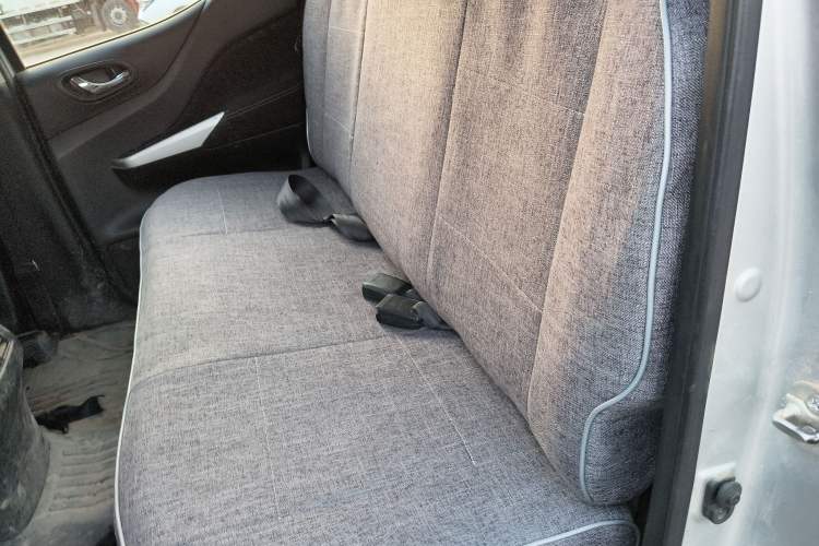 Used Nissan Navara 2017 2.5L Automatic 2WD Luxury Edition QR25
