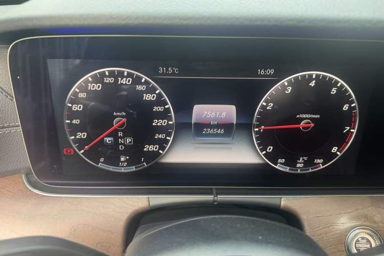 Used Mercedes-Benz E-Class 2016 E 300 L Stylish Model Instrument Cluster