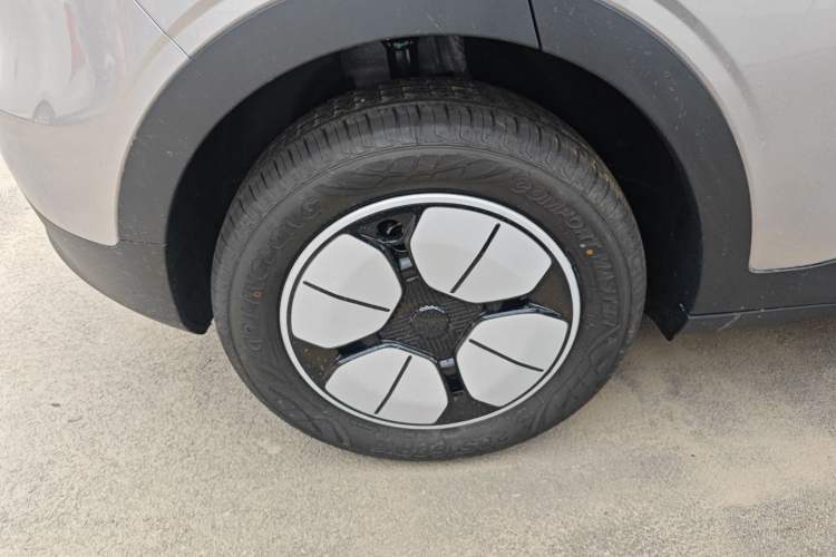 Used Geely Galaxy Geome 2026 Model 310km Youth Edition Right Rear Wheel Hub