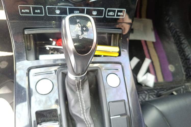 Used Hongqi H5 2019 30TD Dynamic Edition Gear Lever