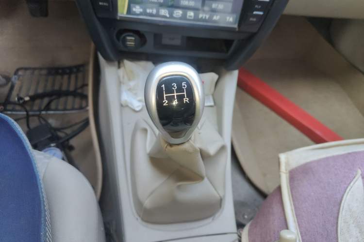 Used Soueast V3 Lingyue 2014 1.5L Manual Entry-Level Version Gear Lever