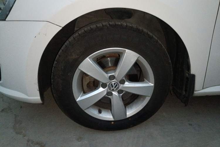 Used Volkswagen Gran Lavida 2013 1.6L Manual Fashion Model
