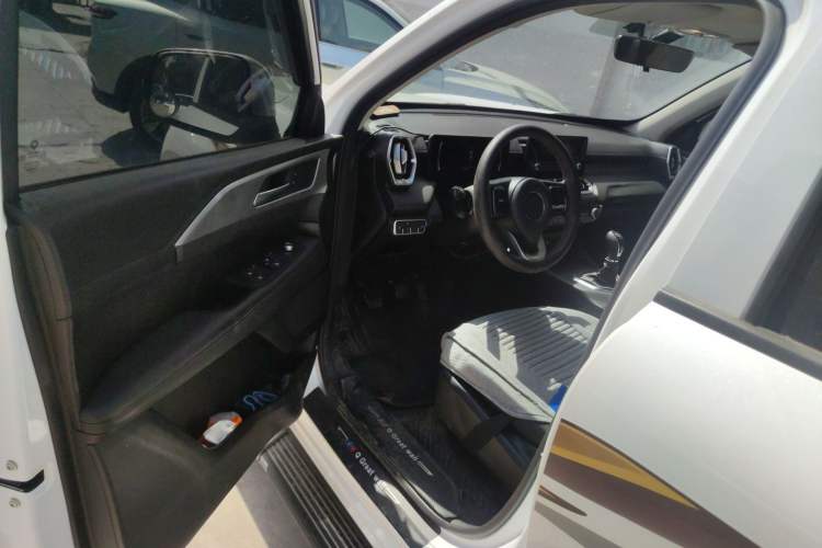 Used Great Wall King Kong Poer 2023 2.0T Manual Diesel Two-Wheel Drive Entrepreneurial Version with Long Flat Bed GW4D20M Driver Seat