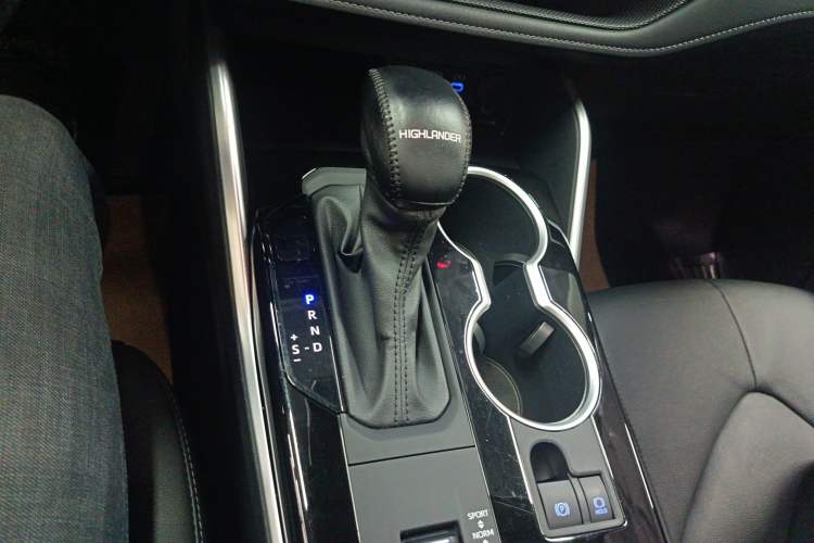 Used Toyota Highlander 2022 Dual-Engine 2.5L Four-Wheel Drive Prestige Version 7 Seats
