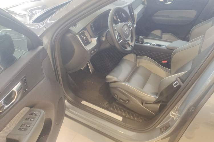 Used Volvo XC60 New Energy 2022 T8 Plug-in Hybrid All-Wheel Drive Zhiyuan Sport Edition