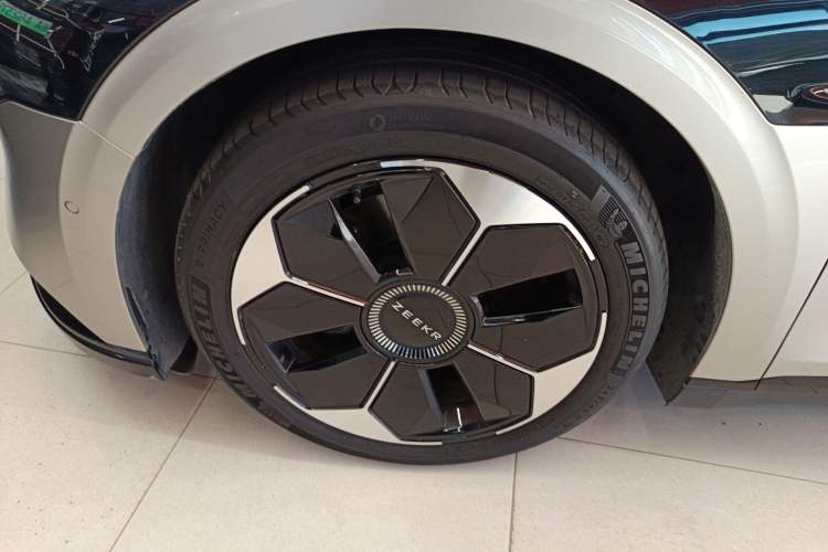 Used Zeekr 007 2024 Rear-Drive Enhanced Version 75 kWh
