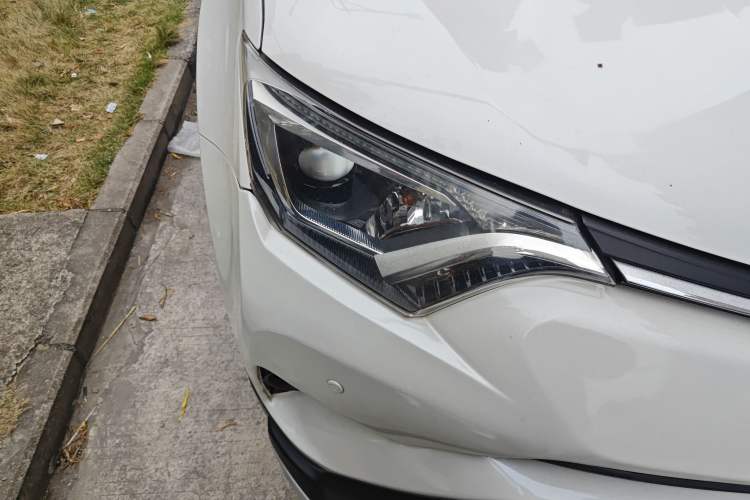 Used Toyota RAV4 2016 2.0L CVT Two-Wheel Drive Fashion Edition China V Standard