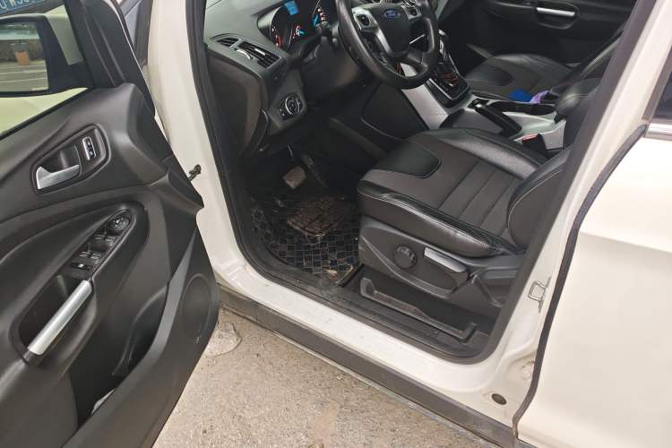 Used Ford Kuga 2013 1.6L GTDi Two-Wheel-Drive Trend Model Driver Seat