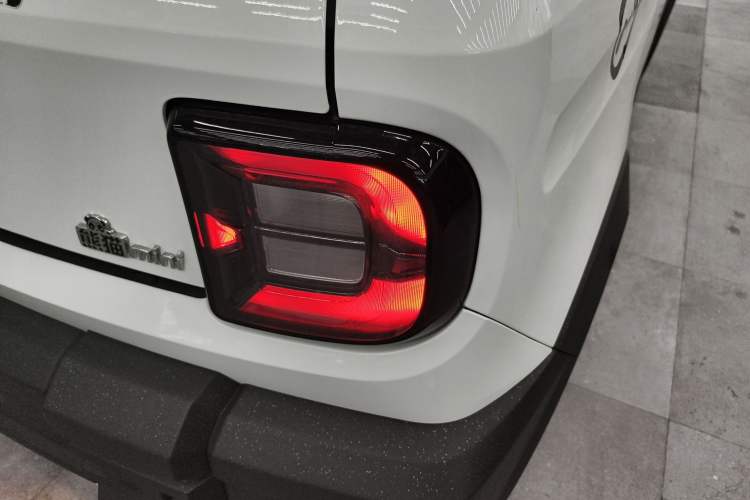 Used Geely Galaxy Panda 2025 210km Panda Rider Right Rear Taillight