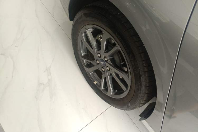 Used Ford Mondeo 2025 2.0T EcoBoost Luxury Version Right Rear Wheel Hub