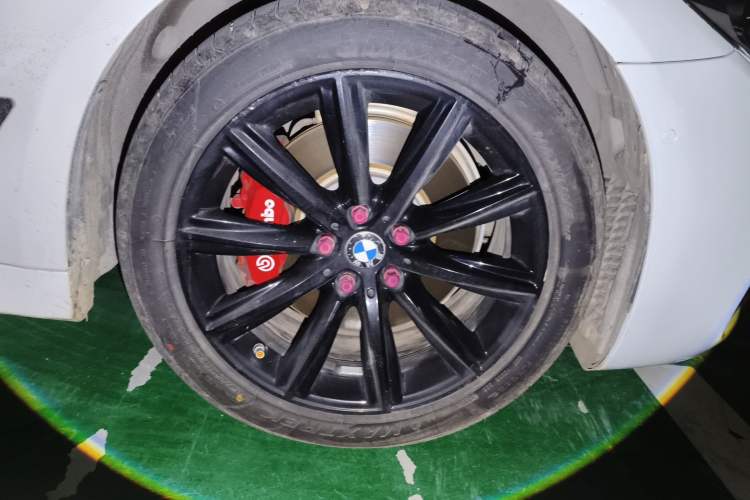 Used BMW 5 Series New Energy 2019 530Le Luxury Package Right Front Wheel Hub