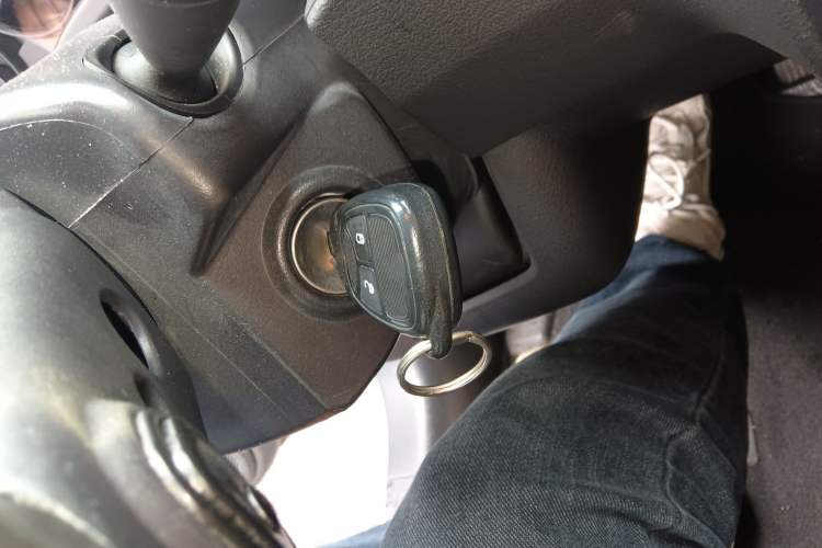 Used Jeep Compass 2011 2.4L four-wheel-drive sport version Vehicle Key