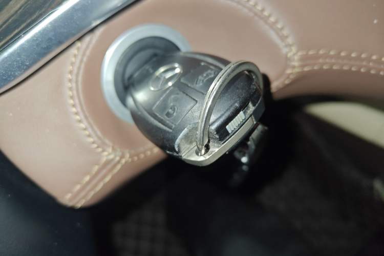 Used Mercedes-Benz Vito 2018 2.0T Elite Version 7 Seats China VI Emission Standard
