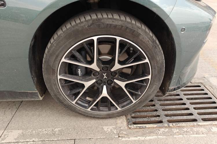 Used XPeng P7 2023 P7i 610 Max Performance Edition Right Front Wheel Hub