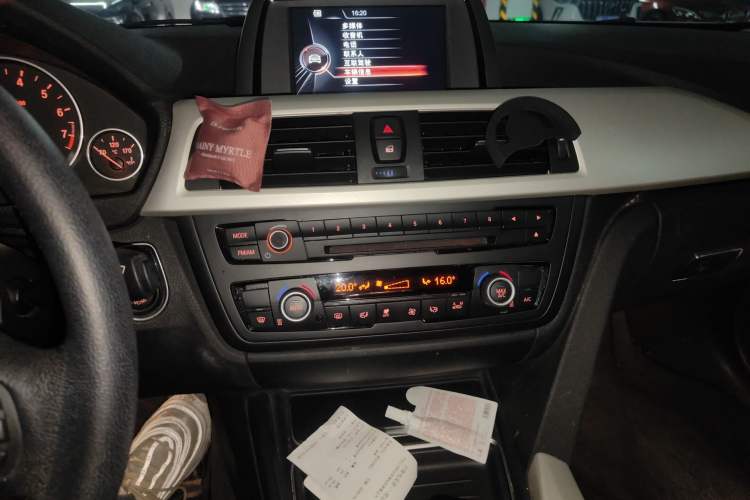 Used BMW 3 Series 2015 320Li Fashion Model Audio And AC Panel