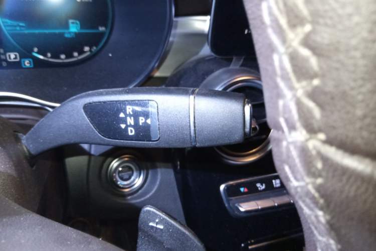 Used Mercedes-Benz GLC 2021 GLC 260 L 4MATIC Dynamic Edition Gear Lever