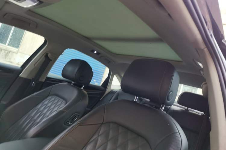 Used Volkswagen Passat 2020 Revised Version 330TSI Luxury Edition China VI Standard