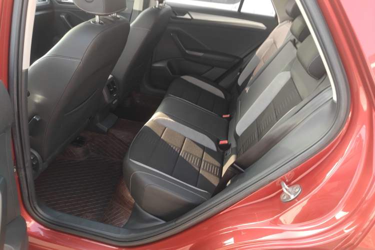 Used Volkswagen T-ROC 2019 230TSI DSG Two-Wheel-Drive Advanced Version China VI Standard
