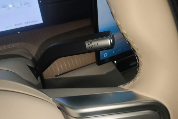 Used Chery T11 2026 Model 220 All-Wheel Drive Dual IMAX Theater Edition Gear Lever