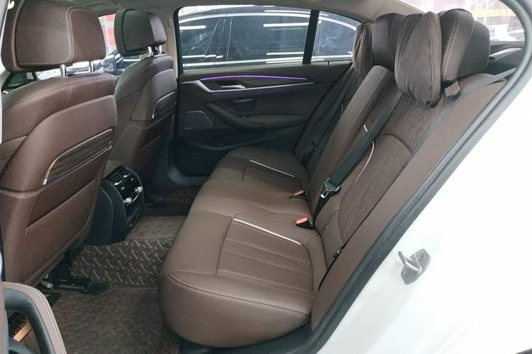 Used BMW 5 Series 2022 Second Facelift 530Li Luxury Edition Premium Package
