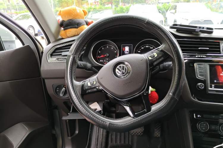 Used Volkswagen Tiguan L 2017 330TSI Automatic Two-Wheel Drive Comfort Edition