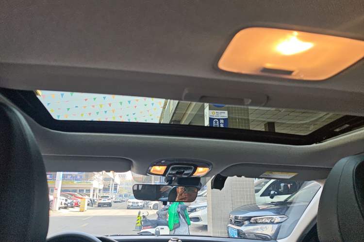 Used Hyundai Elantra 2023 1.5L CVT LUX Prestige Edition
