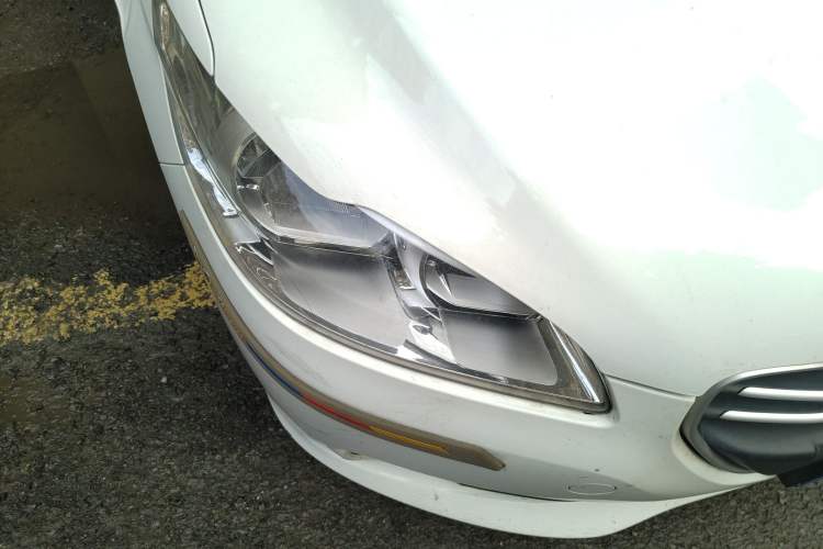 Used Peugeot 301 2014 1.6L Manual Comfort Edition CNG Right Front Headlight