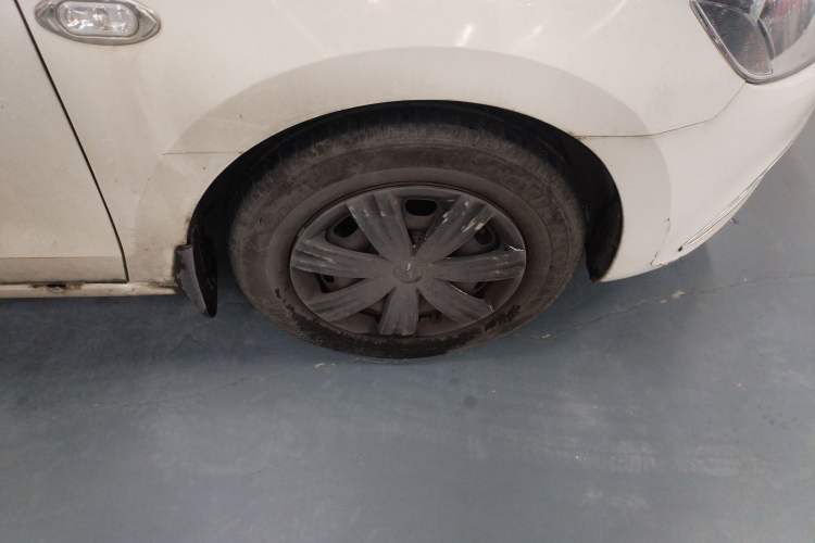 Used Volkswagen Jetta 2015 Value Edition 1.6L Manual Fashionable Style Right Front Wheel Hub