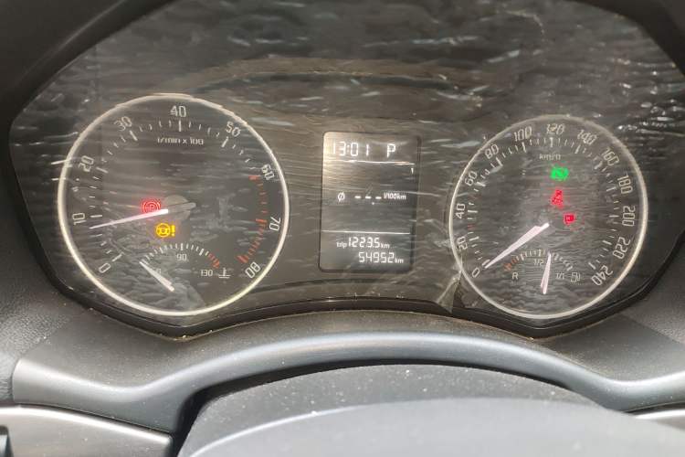 Used Skoda Octavia 2012 1.6L Automatic Yijie Edition Odometer Close Up