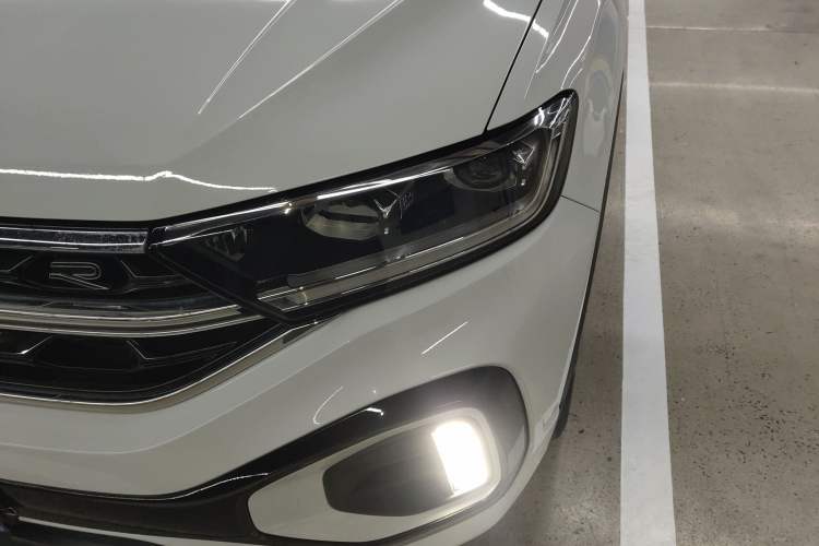 Used Volkswagen T-ROC 2023 300TSI DSG Two-Wheel-Drive Chen Guang Edition
