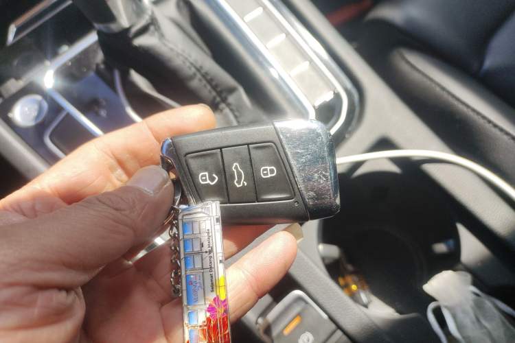 Used Volkswagen Magotan 2017 330TSI DSG Leading Model Vehicle Key