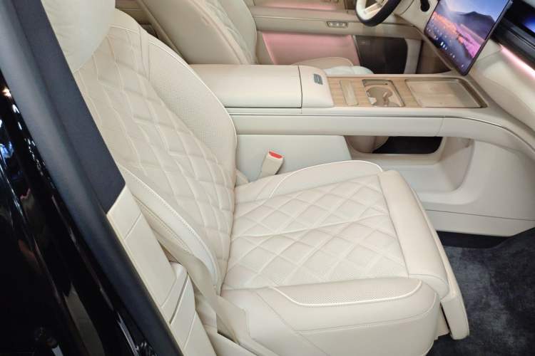 Used Nio ES8 2026 Model 6-seat Executive Luxury Edition Right Front Seat