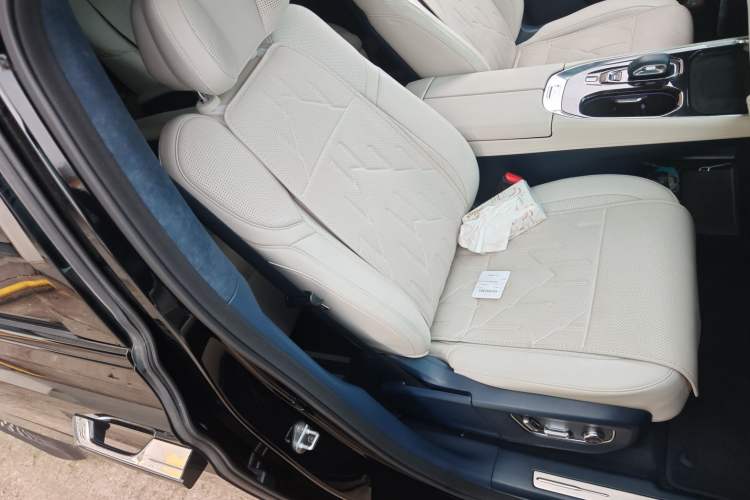 Used Zeekr 009 2024 7-Seater Walk-Through Version Four-Wheel Drive 108 kWh