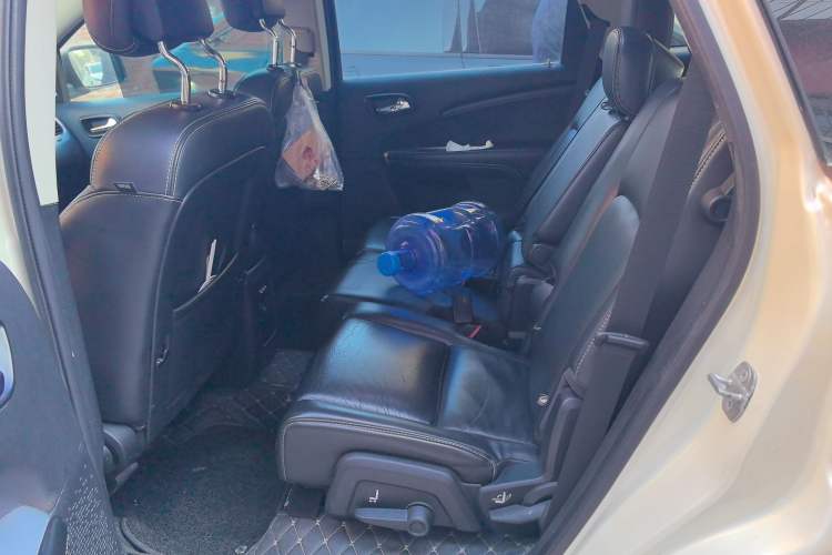 Used Dodge Journey 2013 2.4L Two-Wheel Drive Luxury Version