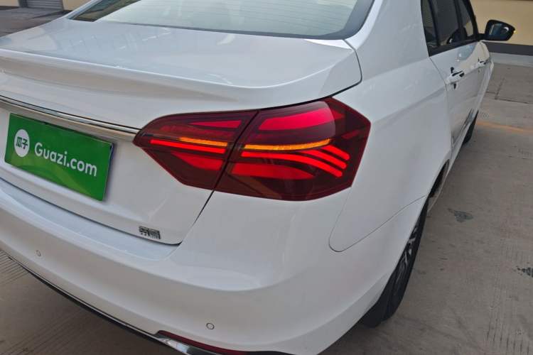 Used Geely Auto Emgrand 2019 Leading Edition 1.5L Manual Luxury Model China VI Standard Right Rear Taillight